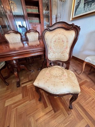 Mesa comedor y 6 sillas madera.