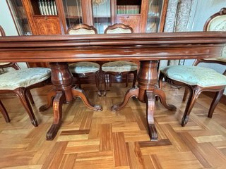 Mesa comedor y 6 sillas madera.