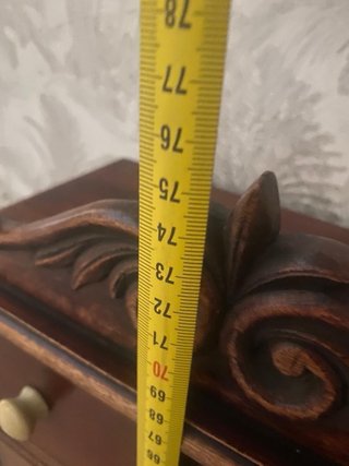 Mueble auxiliar de madera con cajones