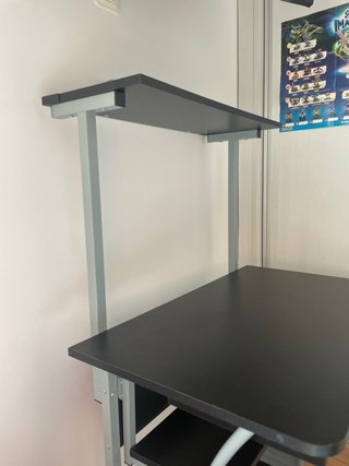 Mesa de ordenador con ruedas