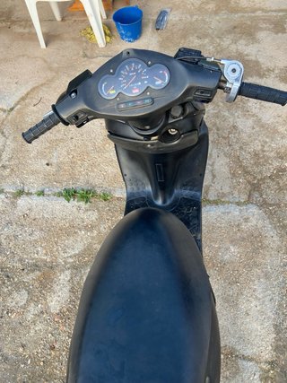 Moto Scooter Aprilia Sonic GP 50cc Negra y Morada