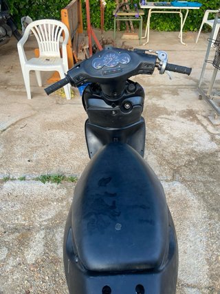Moto Scooter Aprilia Sonic GP 50cc Negra y Morada