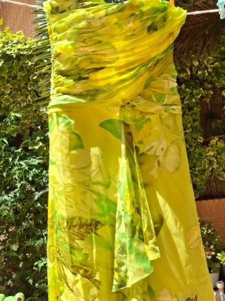 Vestido verde y amarillo con estampado floral