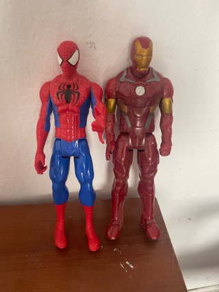 Figuras Spiderman y Ironman
