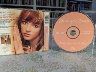 CD SINGLE  Britney Spears ...Baby One More Time