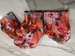 Conjunto floral naranja y rosa