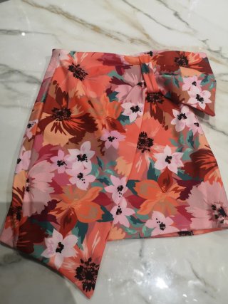 Conjunto floral naranja y rosa