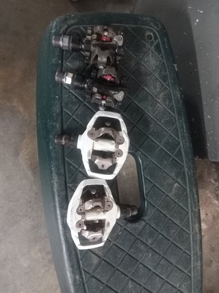 Dos parejas de pedales automaticos