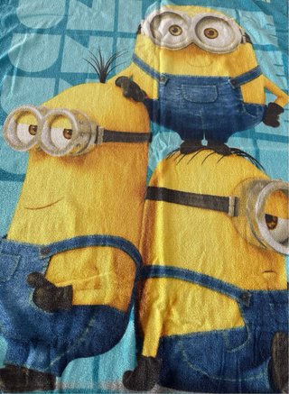 Toalha de praia Minions com oferta de lápis novo M