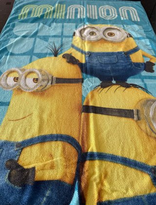Toalha de praia Minions com oferta de lápis novo M
