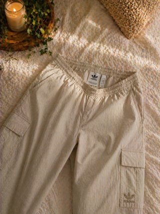 Pantalón cargo Adidas Originals beige