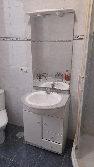 Armario y espejo baño