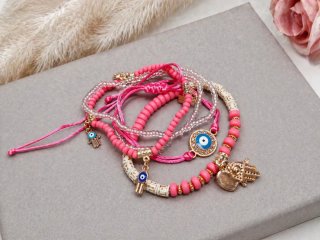Conjunto de 4 pulseras con amuletos