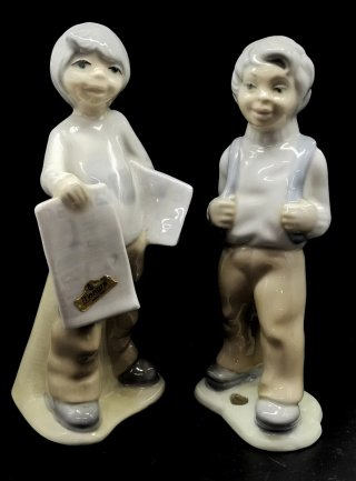 Bonita pareja de figuras Tengra niños estudiantes