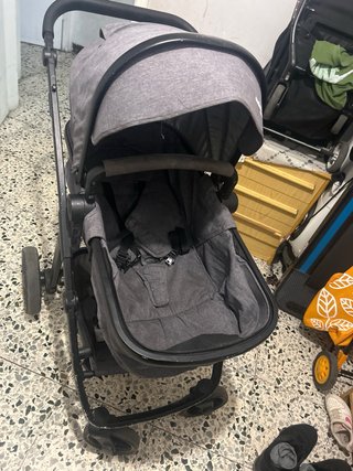Carro de bebé gris