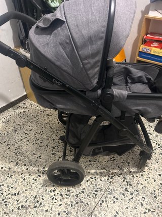 Carro de bebé gris