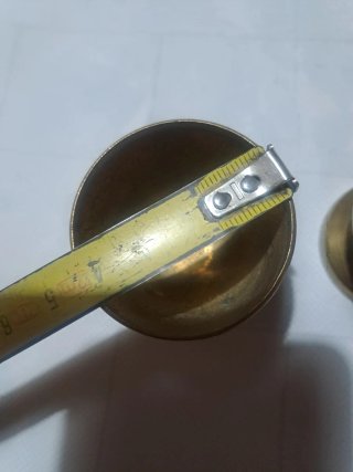 Tre piccoli bicchieri in ottone