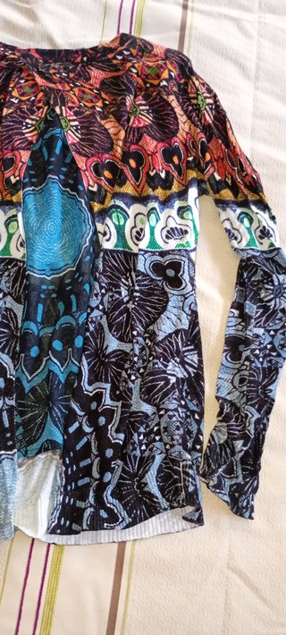 Blusa manga larga estampada Desigual