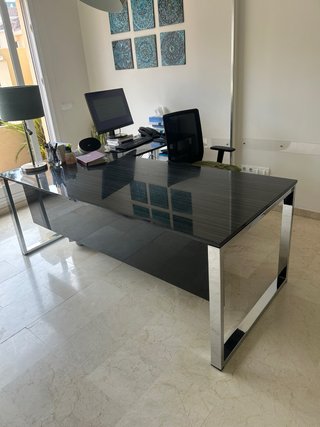 Mesa de oficina modular en negro y plata