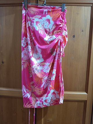 Conjunto pareo asimétrico y top tirantas