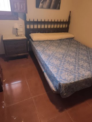 Cama Matrimonio Madera y Mesita Noche