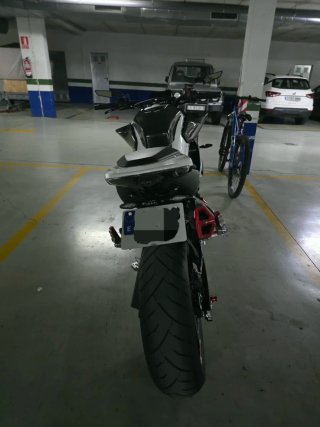 CF Moto 800 NK Naked Negra y Blanca