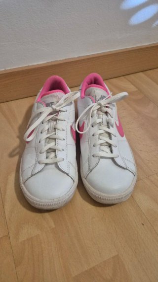 Zapatillas Nike Blancas y Rosas