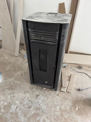 Estufa de pellets negra