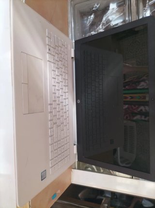 Ordenador portátil HP blanco CON CABLE NO BATERÍA