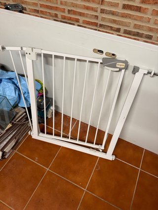 Barrera de seguridad blanca para escaleras