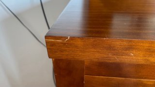 Cómoda de madera con espejo con 4 cajones