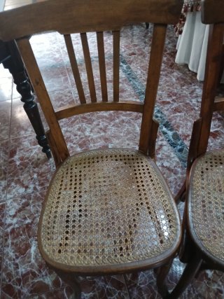 Sillas antiguas de rejilla madera