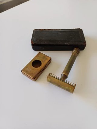 Antigua maquinilla Gillette con caja