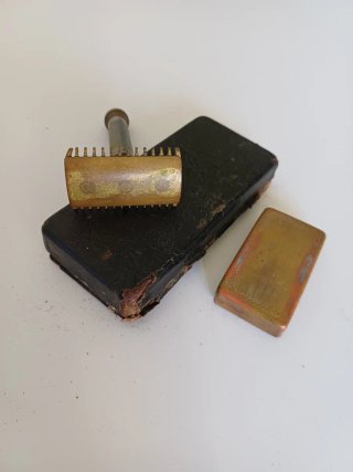 Antigua maquinilla Gillette con caja