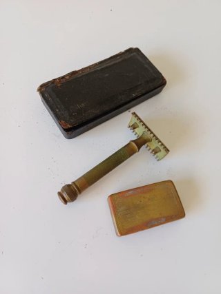 Antigua maquinilla Gillette con caja