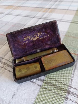 Antigua maquinilla Gillette con caja