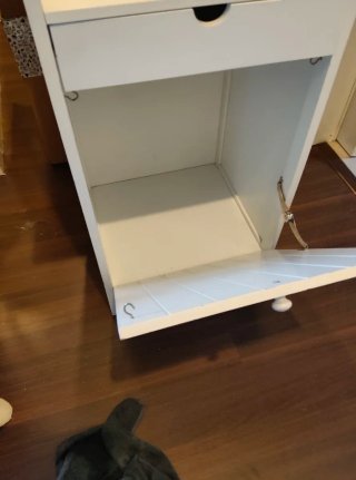 Estantería blanca con almacenaje