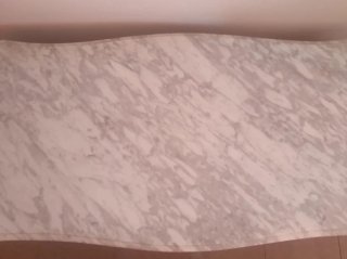Mesa de centro de mármol y madera