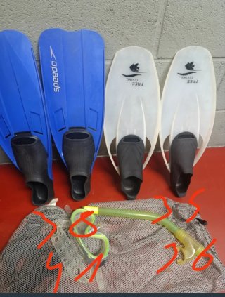Aletas y máscara de buceo