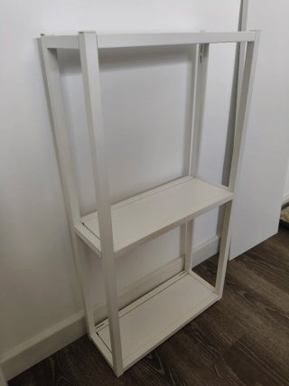 Estantería metálica blanca