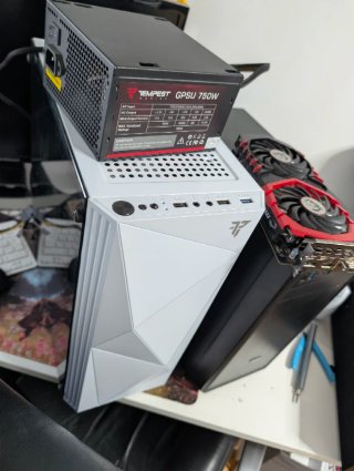 2 Cajas PC + MSI 1080P + Fuente Tempest 750W.