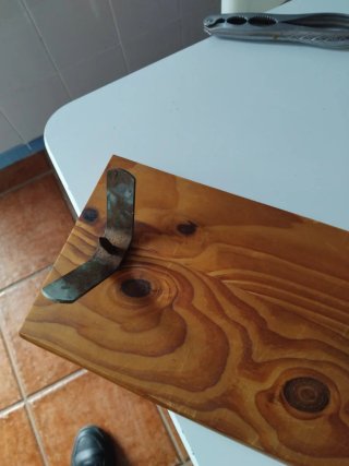 Jamonero de madera de pino
