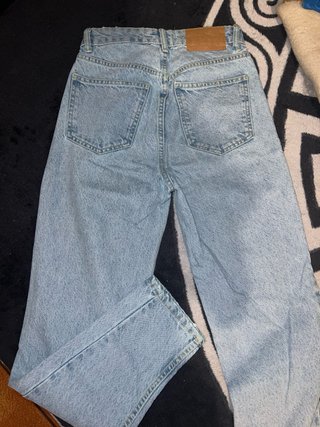 Pantalón vaquero Zara azul claro