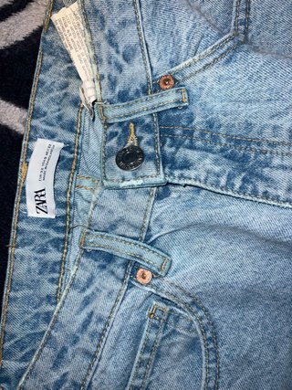 Pantalón vaquero Zara azul claro