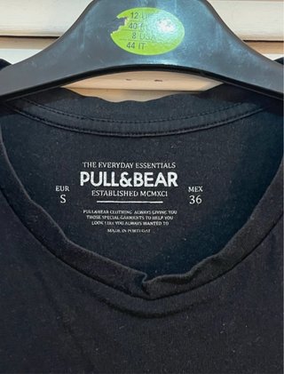 Camiseta manga corta negra estampada Pullandbear S