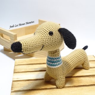 Quiz el Perrito Salchicha. Amigurumi hecho a mano.