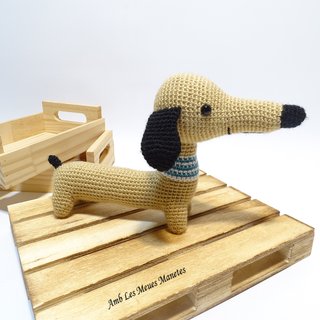 Quiz el Perrito Salchicha. Amigurumi hecho a mano.