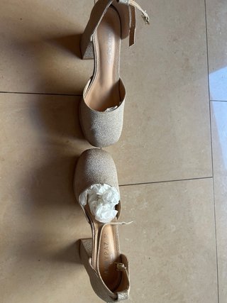 Zapatos de tacón plateados con plataforma