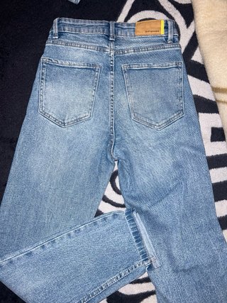 Pantalón vaquero Stradivarius Talla 34