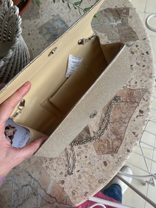 Bolso de fiesta dorado con cadena